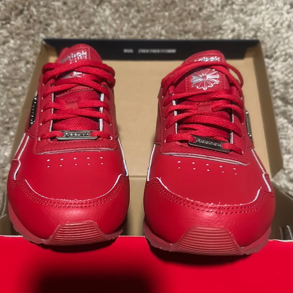 Red Reebok classic - Picture 1 of 9